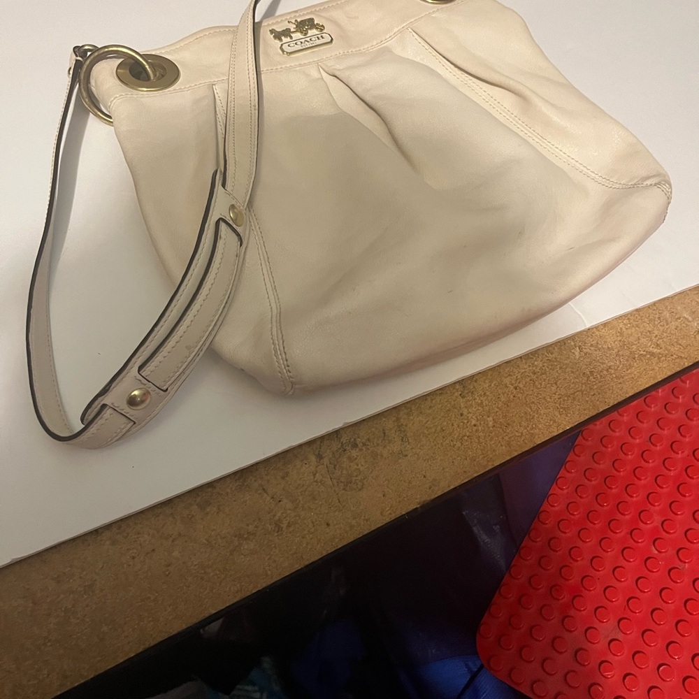 Coach Cream Shoulder Bag with Gold Details - Picture 3 of 3